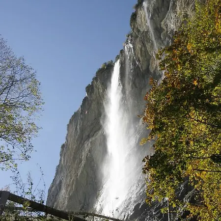 オーバーランド ホテル 2*